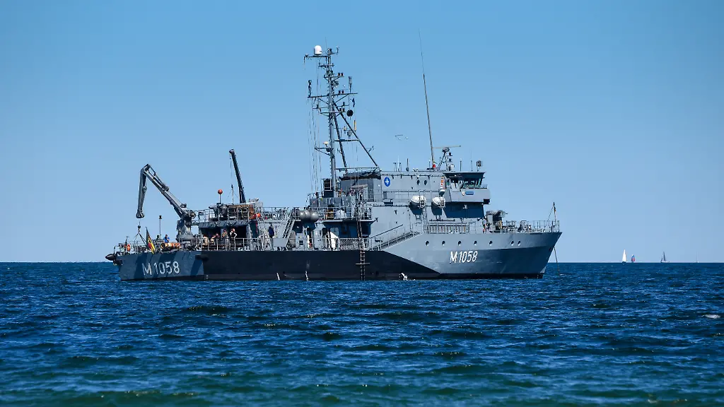 Eckernfoerde-M-1058-Fulda-ein-Minenjagdboot-der-Frankenthal-Klasse-Typ-332-in-der-Eckernfoerder-Bucht-Archivbild-aus-dem-Jahr-2020