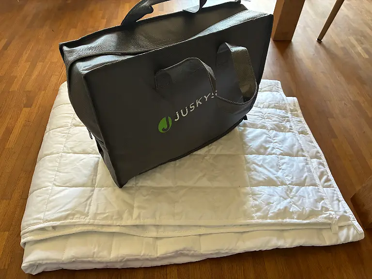 Juskys mit Tasche
