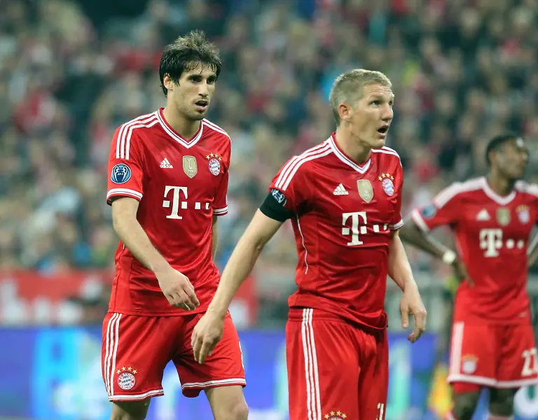 FC-Bayern-Muenchen-29-04-2014-Fussball-Champions-League-2013-2014-Halbfinale-Rueckspiel-FC-Bayern-Muenchen-Real-Madrid-0-4-v-l-Javi-Martinez-Bastian-Schweinsteiger-beide-FC-Bayern-Muenchen