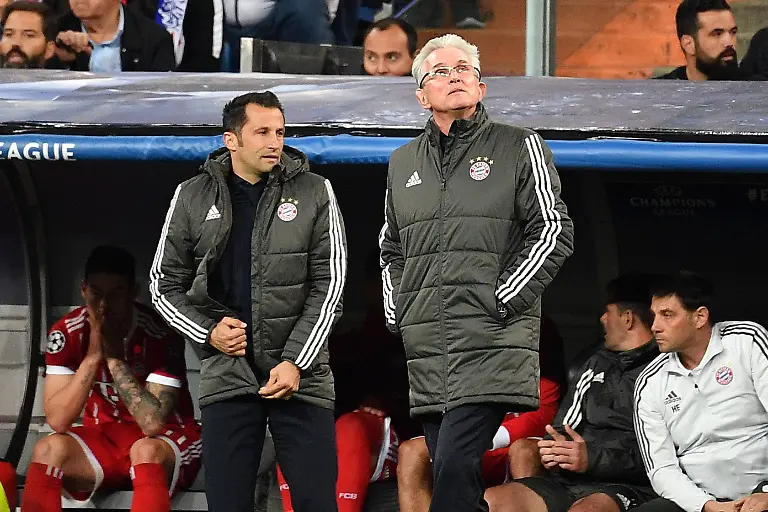 v-li-Hasan-SALIHAMIDZIC-Sportdirektor-Bayern-Muenchen-Jupp-HEYNCKES-Trainer-Bayern-Muenchen-Fussball-Champions-League-Halbfinale-Real-Madrid-FC-Bayern-Muenchen-2-2-am-01-05-2018-E-S-T-A-D-I-O-S-A-N-T-I-A-G-O-B-E-R-N-A-B-E-U