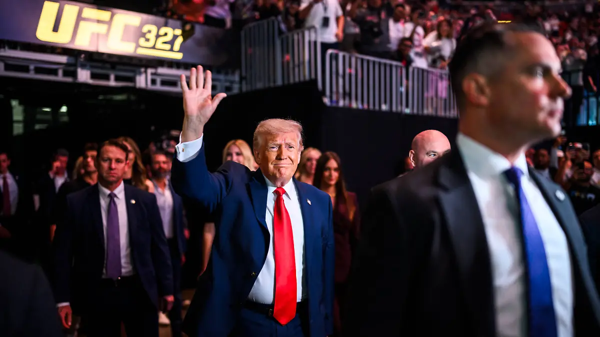 Trump-at-UFC-327-Miami-President-Donald-J-Trump-speaks-with-UFC-CEO-Dana-White-backstage-at-the-Kaseya-Center-in-Miami-Florida-before-UFC-327-Saturday-April-11-2026