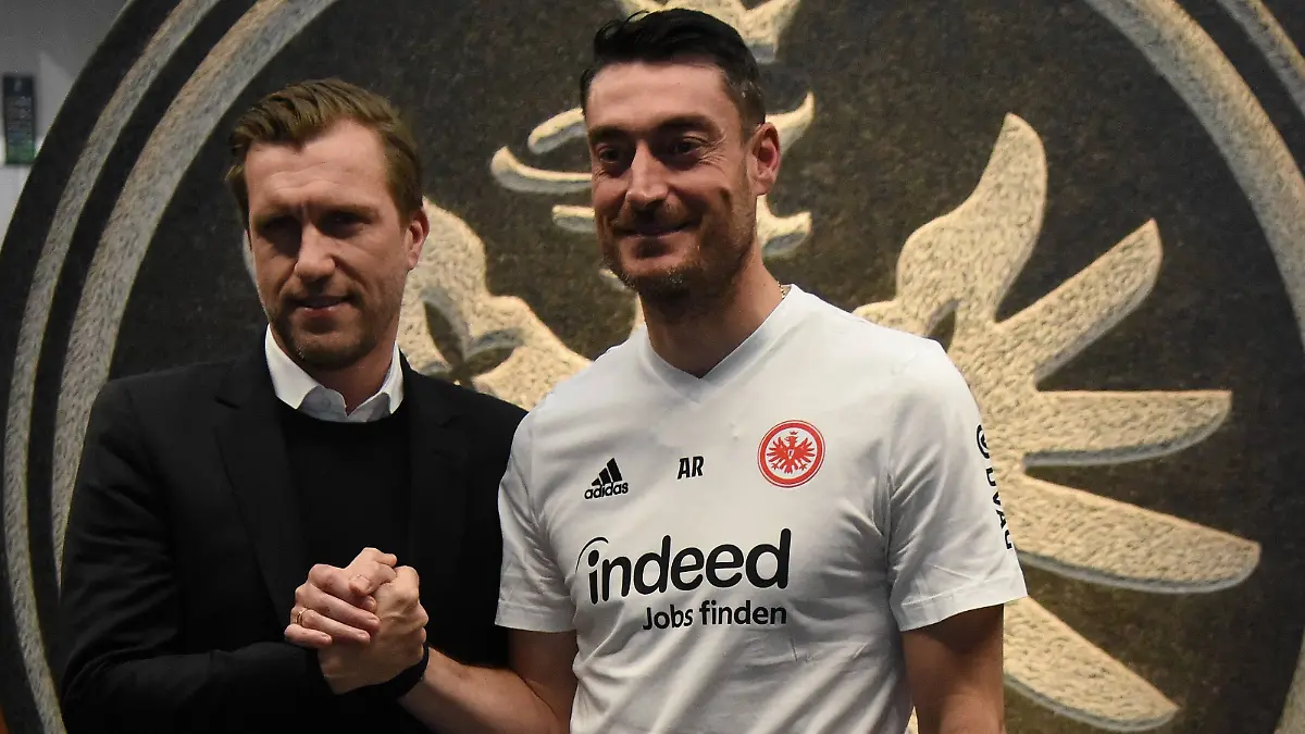 03-02-2026-xhpx-Frankfurt-am-Main-Deutsche-Bank-Park-Bundesliga-Saison-2025-2026-Pressekonferenz-zur-Vorstellung-des-neuen-Trainers-von-Eintracht-Frankfurt-Albert-Riera-Bild-zeigt-Eintracht-Frankfurt-Sportvorstand-Markus-Kroesche-und-Trainer-Albert-Riera-DFL-DFB-REGULATIONS-PROHIBIT-ANY-USE-OF-PHOTOGRAPHS-AS-IMAGE-SEQUENCES-AND-OR-QUASI-VIDEO