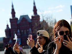 Nervosität vor Siegesparade: Moskau kappt wieder das mobile Internet