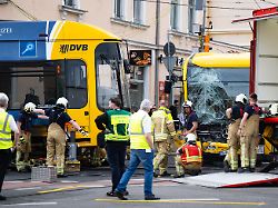 Unfall beim Abbiegen: Dutzende Verletzte bei Kollision von Bus und Tram in Dresden
