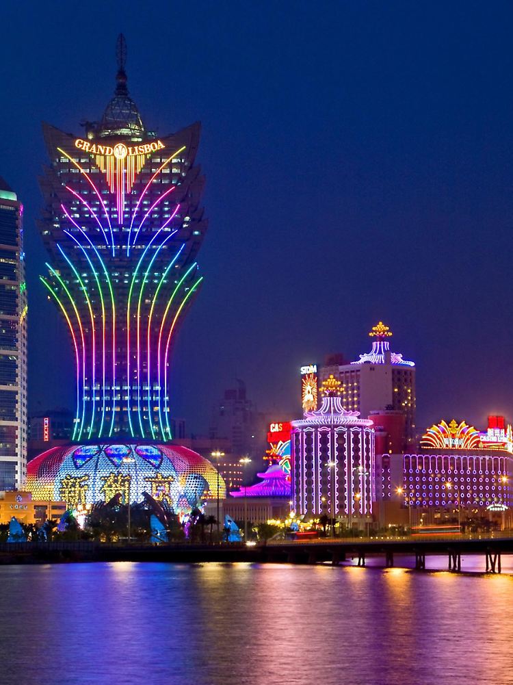 Mit seinen Hoteltürmen, Themenparks und Kasinos erinnert Macao an ein chinesisches Las Vegas - das alte "Hotel Lisboa" dominiert die Skyline schon lange nicht mehr.