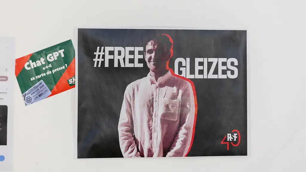 Illustrative-image-of-a-poster-bearing-the-hashtag-Free-Gleizes-during-a-press-conference-addressing-the-situation-of-French-journalist-Christophe-Gleizes-held-at-their-offices-in-Paris-France-on-May-5-2026-Christophe-Gleizes-is-a-French-sports-journalist-who-has-been-imprisoned-in-Algeria-for-nearly-a-year-Image-d-illustration-d-une-affiche-avec-la-mention-Free-Gleizes-lors-d-une-conference-de-presse-evoquant-la-situation-du-journaliste-francais-Christophe-Gleizes-organisee-dans-leur-locaux-a-Paris-en-France-le-5-mai-2026-Christophe-Gleizes-est-un-journaliste-francais-sportif-emprisonne-en-Algerie-depuis-quasiment-un-an
