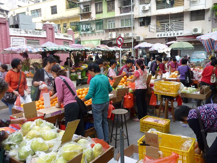 Wer Essen und Trinken mag, ist in Macao richtig - frische Zutaten kaufen die Einheimischen zum Beispiel auf dem Red Market.