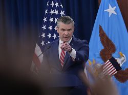 "Waffenruhe ist nicht beendet": Hegseth droht Iran bei Angriffen mit "vernichtender Feuerkraft"