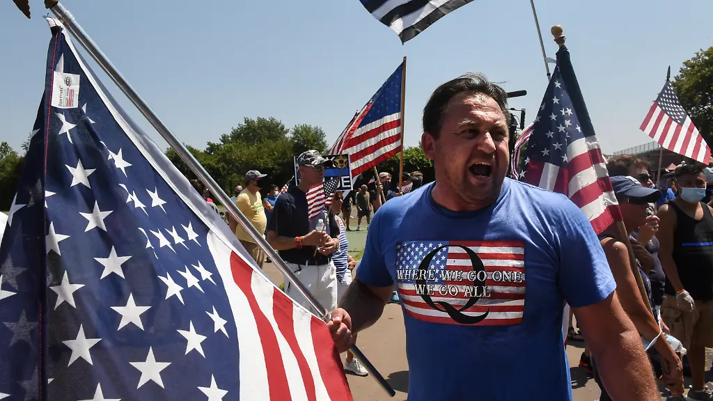 2020-08-12T190501Z-1062819012-RC2JCI9NBEDC-RTRMADP-3-USA-ELECTION-TRUMP-PROTESTS