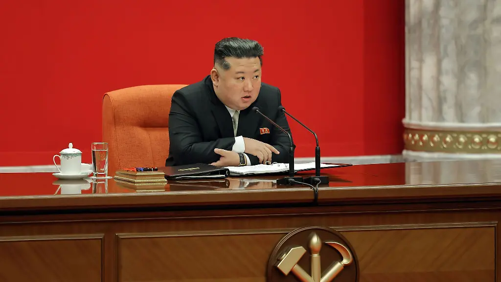 Nordkoreas-Machthaber-Kim-Jong-Un-rueckt-von-dem-jahrzehntelangen-Ziel-einer-Wiedervereinigung-mit-Suedkorea-ab