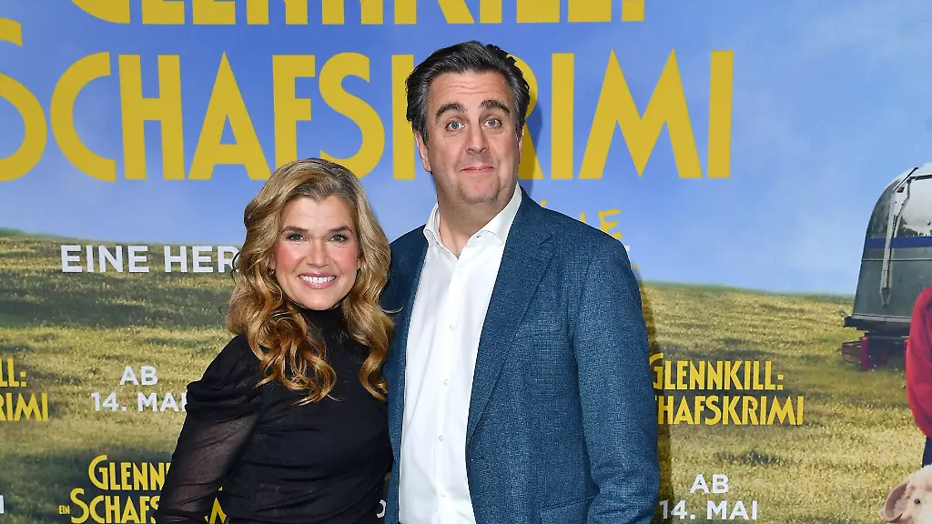 Anke-Engelke-und-Bastian-Pastewka-bei-der-Premiere-GLENNKILL-EIN-SCHAFSKRIMI-im-Kino-in-der-KulturBrauerei-in-Berlin-am-28-04