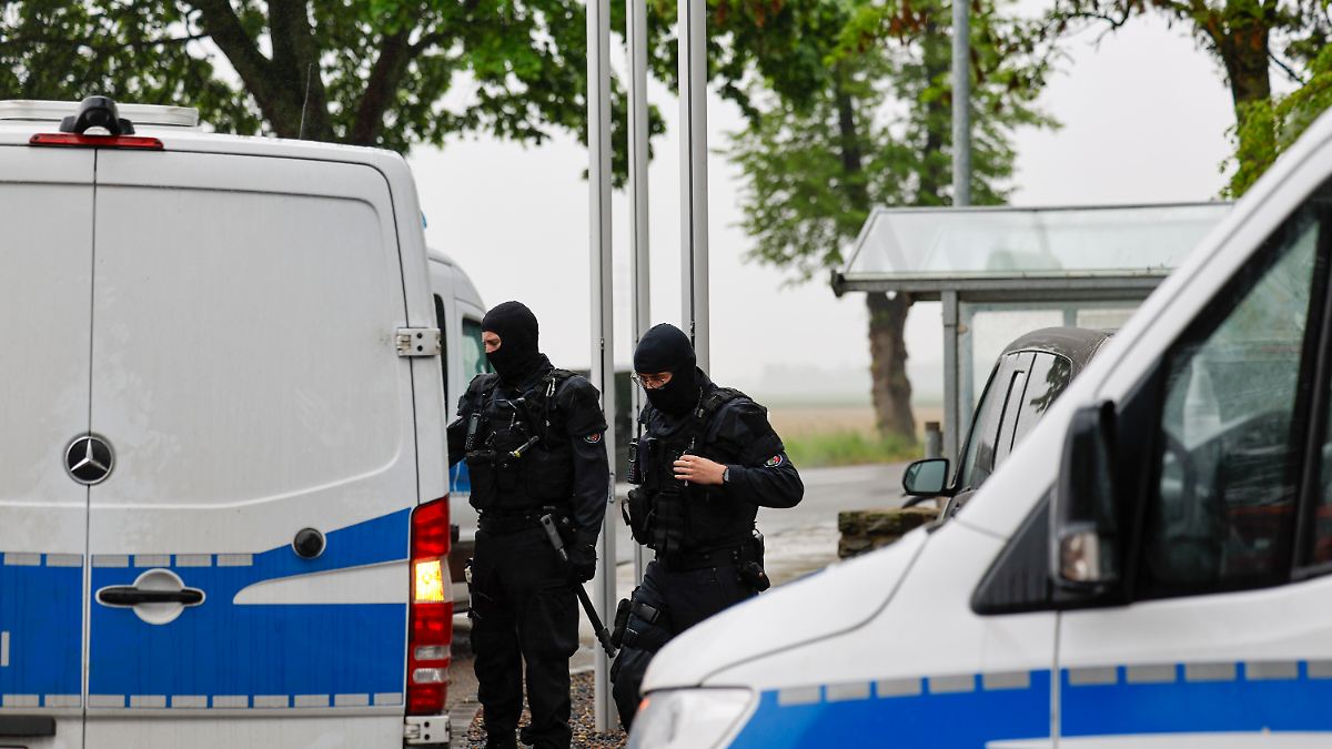 Raid at Euskirchen Prison: Court officials allegedly accepted bribes from ...
