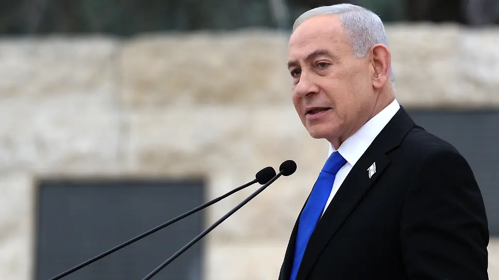 21-04-2026-Israel-Jerusalem-Israels-Premierminister-Benjamin-Netanjahu-nimmt-an-einer-Zeremonie-anlaesslich-des-israelischen-Gedenktags-fuer-gefallene-Soldaten-Yom-HaZikaron-auf-dem-Militaerfriedhof-am-Berg-Herzl-in-Jerusalem-teil