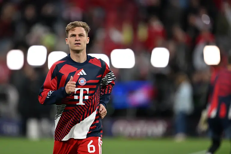 Fussball-Maenner-Champions-League-Bayern-Muenchen-Paris-Saint-Germain-K-o-Runde-Halbfinale-Rueckspiele-Allianz-Arena-Joshua-Kimmich-Bayern-Muenchen-waermt-sich-auf