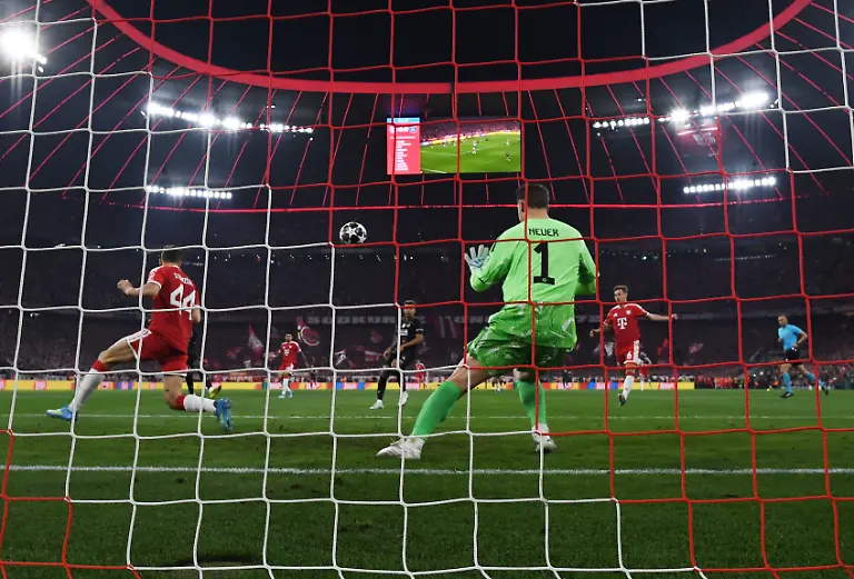 Fussball-Herren-Saison-2025-2026-Champions-League-Halbfinale-Rueckspiel-FC-Bayern-Muenchen-Paris-St-Germain-Ousmane-Dembele-PSG-erzielt-das-Tor-zum-0-1-gegen-Josip-Stanisic-Bayern-Muenchen-und-Torhueter-Manuel-Neuer-Bayern-Muenchen-06-05