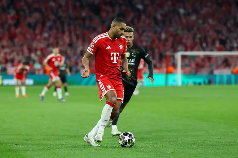 Jonathan-Tah-FC-FC-Bayern-Munich-04-mit-Warren-Zaire-Emery-Paris-St-Germain-33-GER-FC-FC-Bayern-Munich-vs-Paris-St-Germain-Fussball-UEFA-Champions-League-Halbfinale-Rueckspiel-Saison-2025-2026-06-05