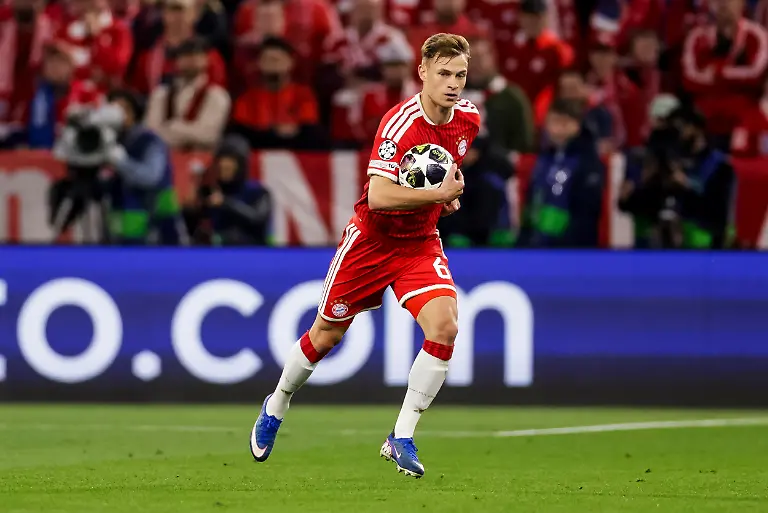 MUNICH-GERMANY-MAY-6-Joshua-Kimmich-FC-FC-Bayern-Munich-6-with-the-ball-in-his-hands-during-the-UEFA-Champions-League-Semi-Final-between-FC-FC-Bayern-Munich-vs-Paris-Saint-Germain-at-Allianz-Arena-at-Semi-Finals-2nd-leg-of-the-UEFA-Champions-League-on-May-6-2026-in-Munich-Germany