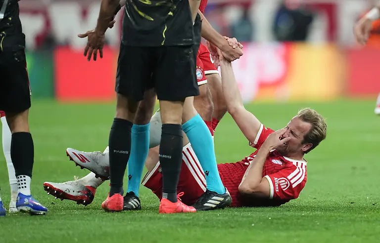 Harry-Kane-Bayern-Munich-on-the-ground-during-UEFA-Champions-League-Semi-final-Bayern-Munich-and-PSG-at-Allianz-Arena-Munich-Germany-on-May-06-2026