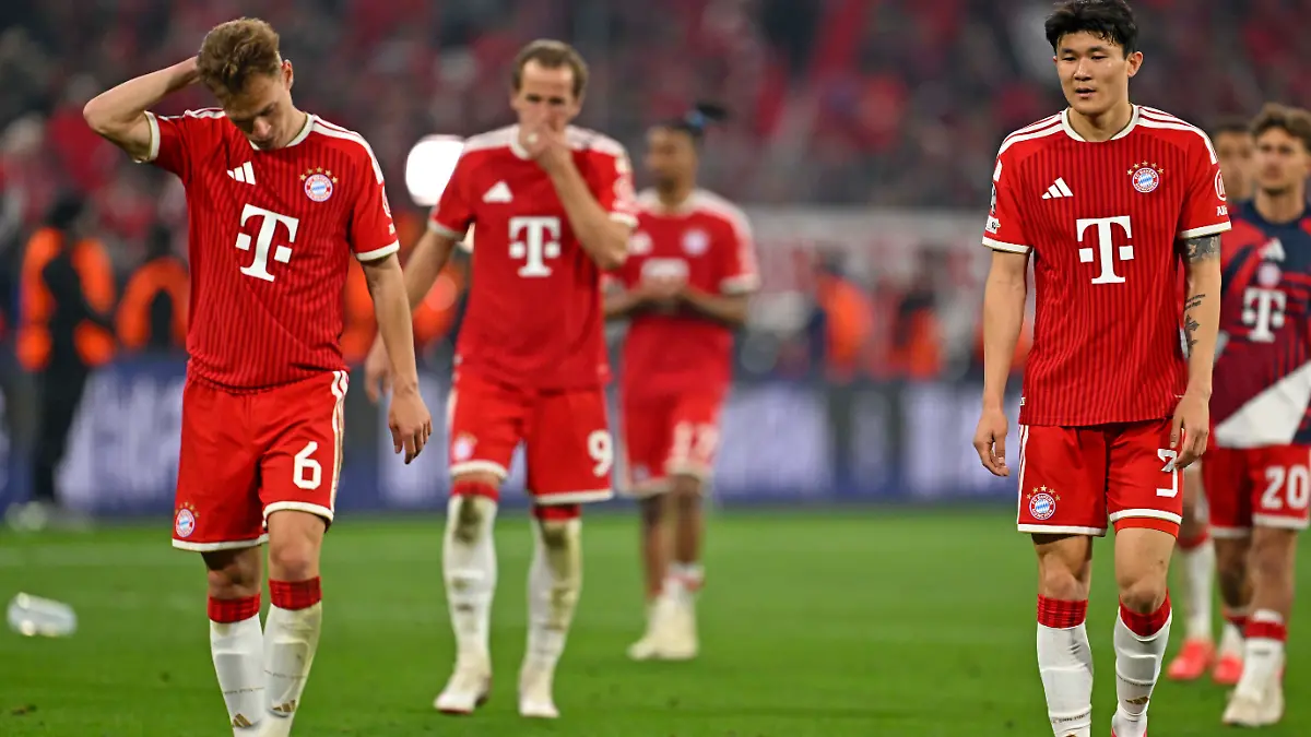 06-05-2026-Fussball-UEFA-Championsleague-2025-2026-Halbfinale-Rueckpiel-FC-Bayern-Muenchen-Paris-St-Germain-in-der-Allianz-Arena-Muenchen-v-l-Joshua-Kimmich-FC-Bayern-Muenchen-Harry-Kane-FC-Bayern-Muenchen-Min-jae-Kim-Bayern-Muenchen-Minjae-Kim-und-Tom-Bischof-Bayern-Muenchen-lassen-die-Koepfe-haengen-DFL-and-DFB-regulations-prohibit-any-use-of-photographs-as-image-sequences-and-or-quasi-video-Waehrend-des-Spieles-duerfen-laut-DFL-Richtlinien-nur-max-15-Bilder-im-Internet-verwendet-werden-Ausgenommen-Bilddatenbanken