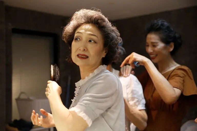 2020-08-13T094738Z-2076574642-RC2XCI9MPAWX-RTRMADP-3-HEALTH-CORONAVIRUS-CHINA-FASHION-GRANNIES