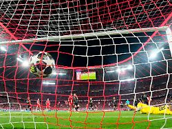 Kampf um die Königsklasse: Harry Kane rettet zwar nicht den FC Bayern, aber die Chance der Bundesliga