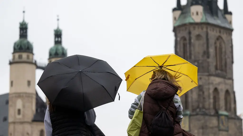 Am-Vormittag-ist-es-Zeit-fuer-Regenschirme