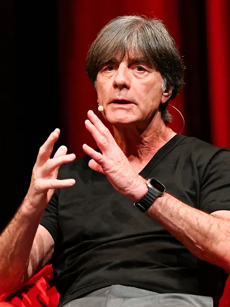 06-05-2026-Baden-Wuerttemberg-Mannheim-Ex-Bundestrainer-Joachim-Loew-spricht-im-Capitol-beim-Buehnenprogramm-Ein-runder-Abend-mit-Fussball-Freunden-auf-der-Buehne