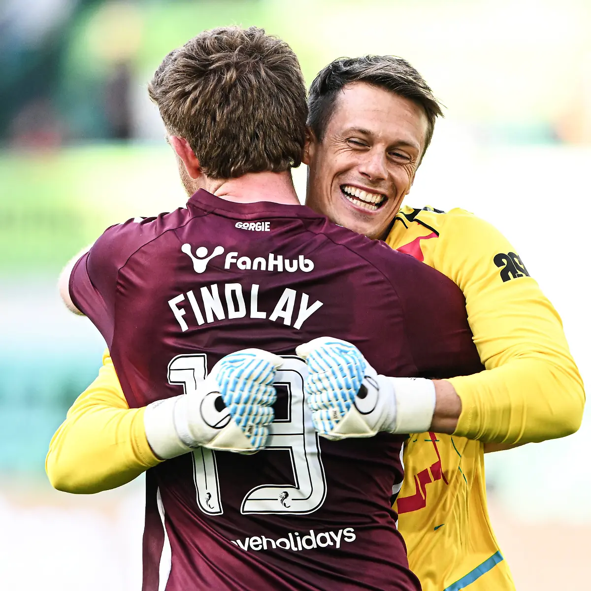 Hibernian-v-Heart-of-Midlothian-William-Hill-Premiership-Alexander-Schwolow-and-Stuart-Findlay-of-Heart-of-Midlothian-celebrate-their-sides-win-at-full-time-during-the-William-Hill-Premiership-match-at-Easter-Road-Edinburgh-26-04-2026-UK-Newspapers-OUT-Copyright-xJamiexJohnstonx-FIL-23354-0162