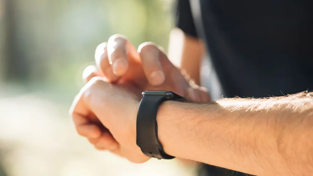 Viele-Smartwatches-sind-aktuell-stark-reduziert-ideal-fuer-Sport-Alltag-und-Gesundheits-Tracking