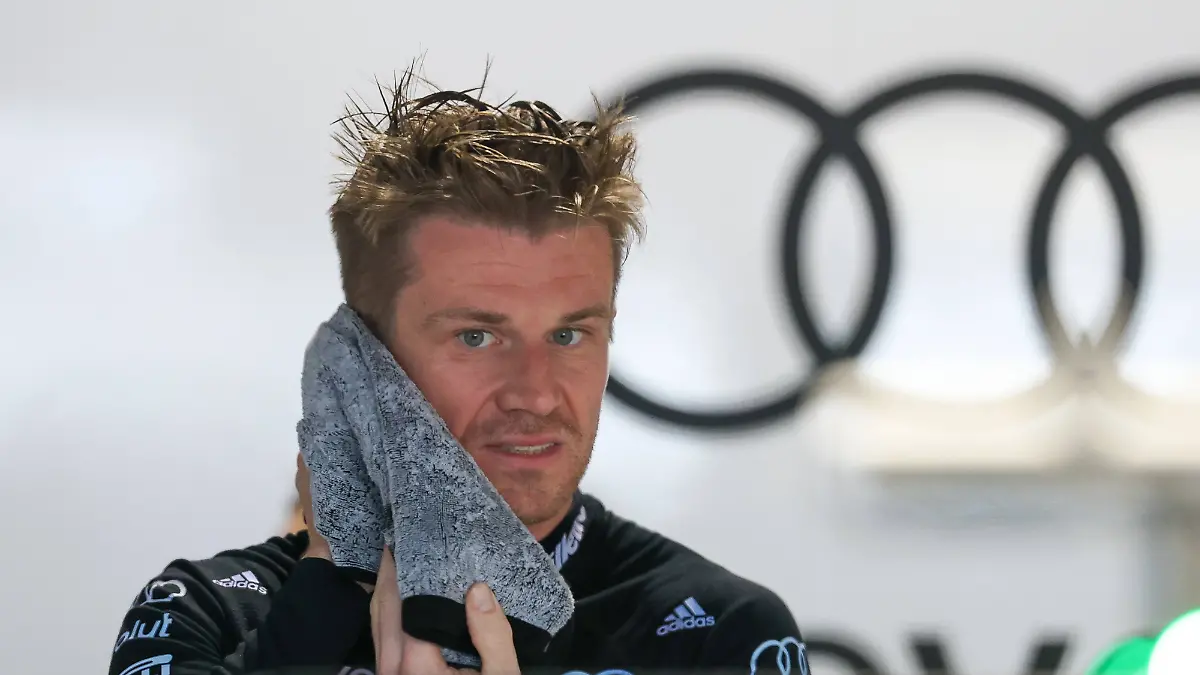 Nico-Hulkenberg-Revolut-Audi-27-in-seiner-Box-Grosser-Preis-von-Miami-Motorsport-Herren-Formel-1-Qualifying-02-05
