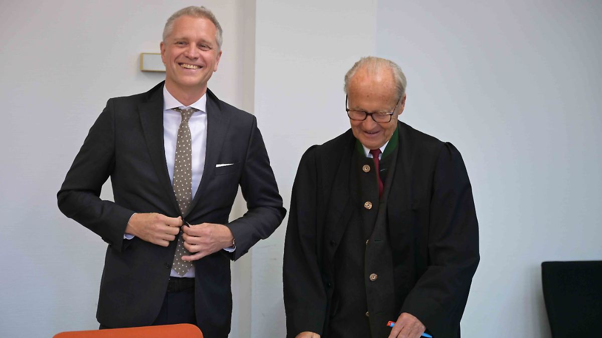 "Hitlergruß" auf Fotomontage?Gericht kippt Urteil gegen AfD-Politiker Bystron