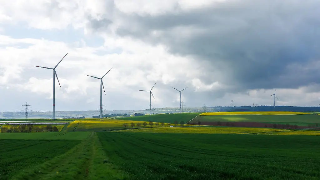 Auf-ein-vielerorts-sonniges-Wochenende-folgen-ab-Sonntagnachmittag-und-wieder-viele-Wolken-Gewitter-und-Regen