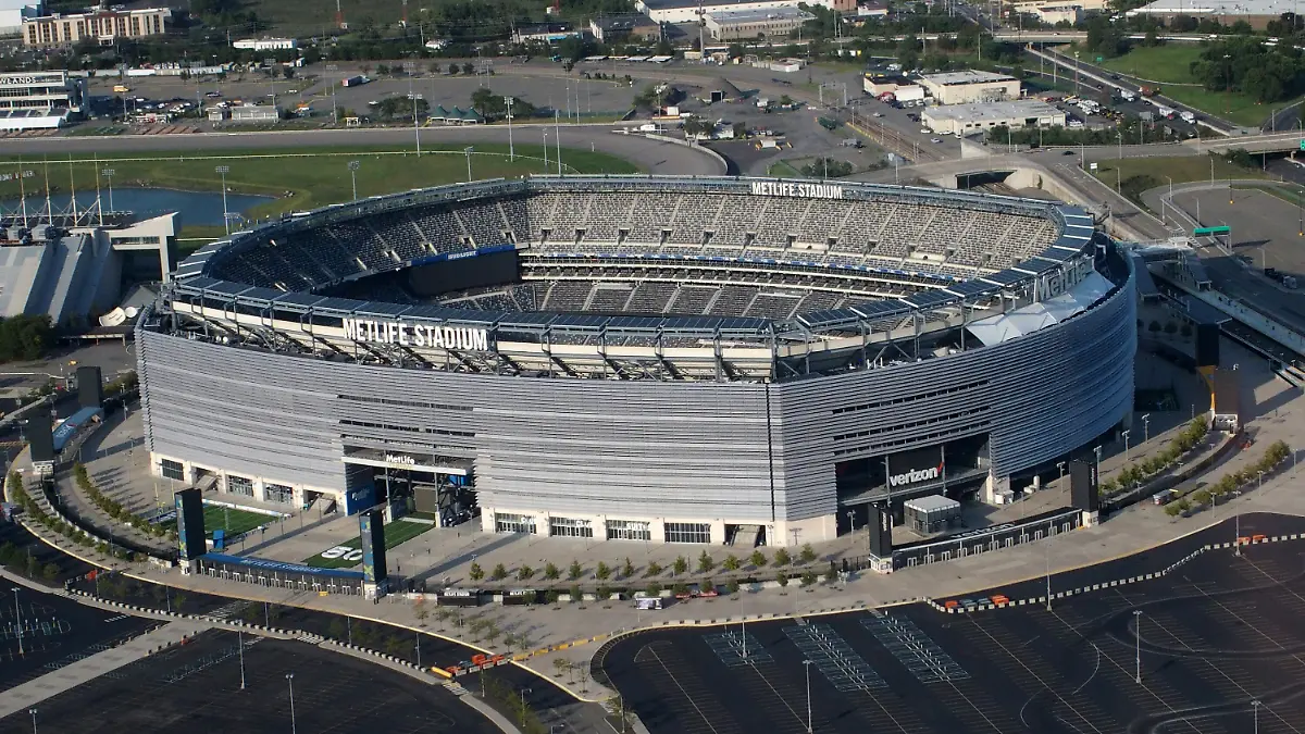 September-8-2020-East-Rutherford-New-Jersey-USA-Aerial-View-of-Met-Life-Stadium-in-East-Rutherford-New-Jersey-The-Stadium-would-normally-be-crowded-at-this-time-with-the-NY-Giants-practicing-along-with-lucky-fans-in-the-stand-but-it-sits-empty-due-to-the-Corona-Virus-Credit-Image-A-Debra-L