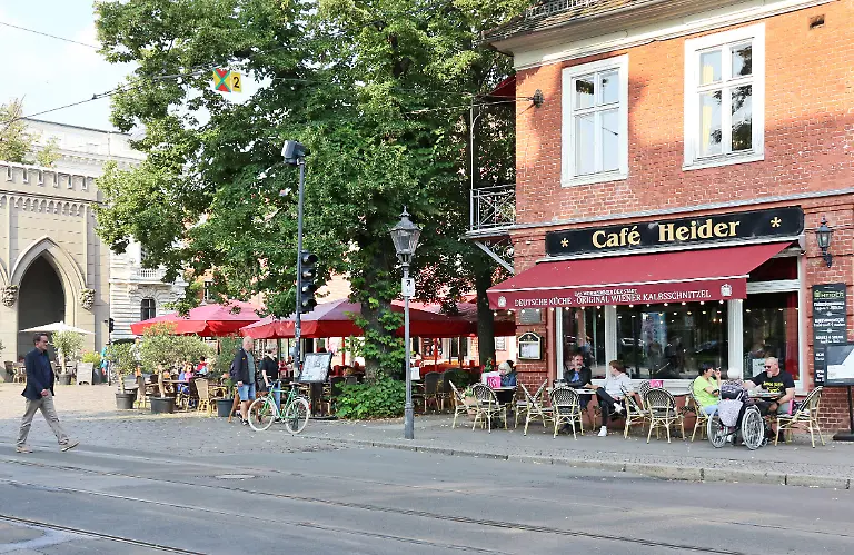2a 2025 08 05 Café Heider DOK-P-7921 ©LHP Barbara Plate