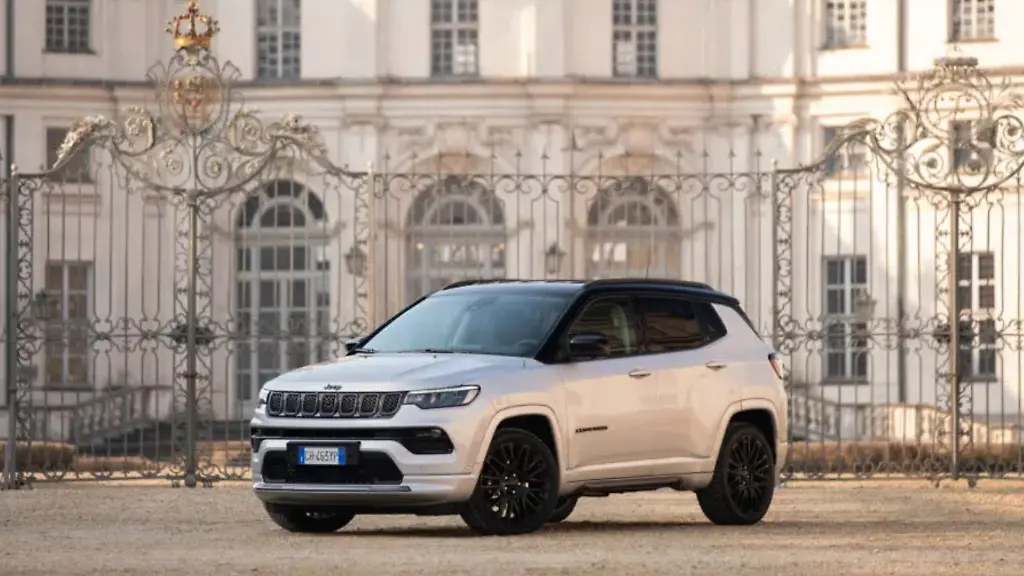 Der-Jeep-Kompass-laesst-sich-erfreulich-einfach-bedienen-und-punktet-mit-souveraener-Alltagstauglichkeit-und-effizientem-Hybridbonus