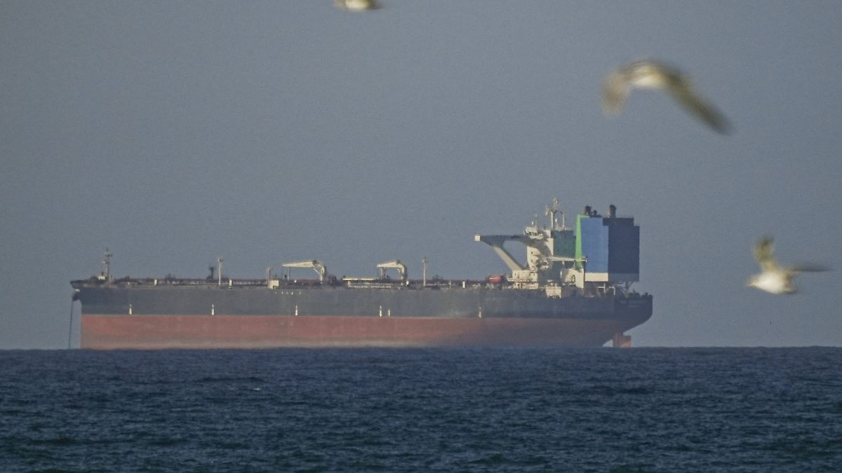 With permits and fees: New agency to collect tolls in the Strait of Hormuz