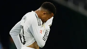 2026-04-24T211339Z_743027835_UP1EM4O1IJ0CV_RTRMADP_3_SOCCER-SPAIN-BET-RMA