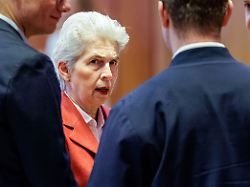 Überparteiliches Bündnis: EU-Abgeordnete fordern Unabhängigkeit von Nato