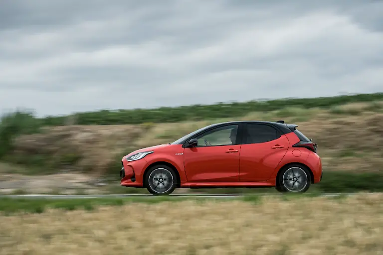 Toyota-Yaris-2020-SE