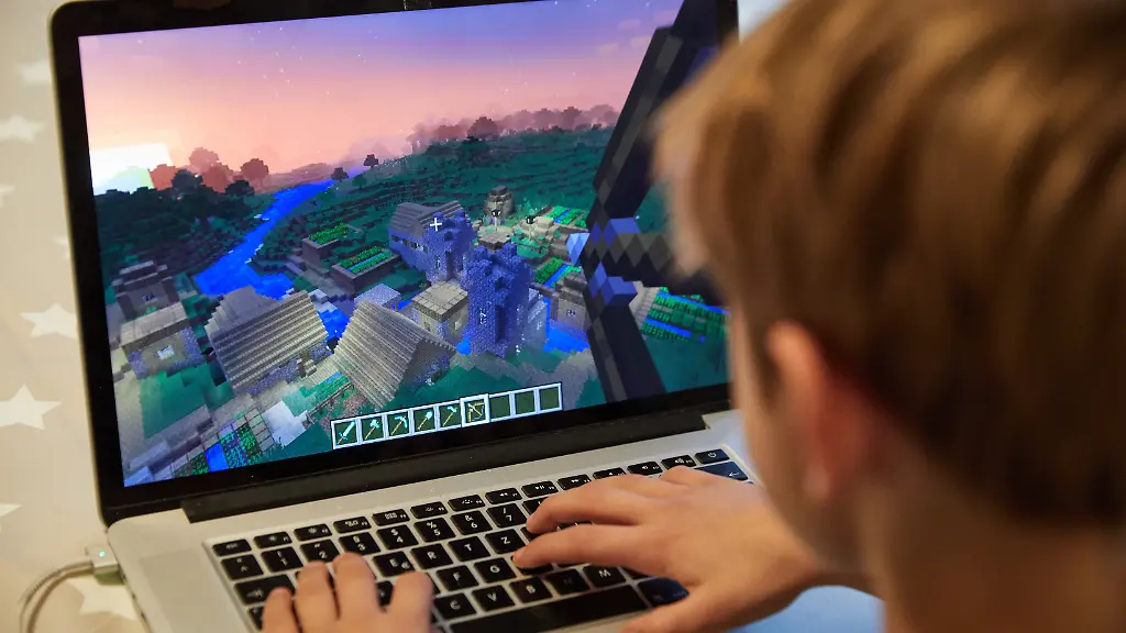 Im-Spiel-Minecraft-koennen-Welten-virtuell-aufgebaut-werden-auch-ein-Unicampus