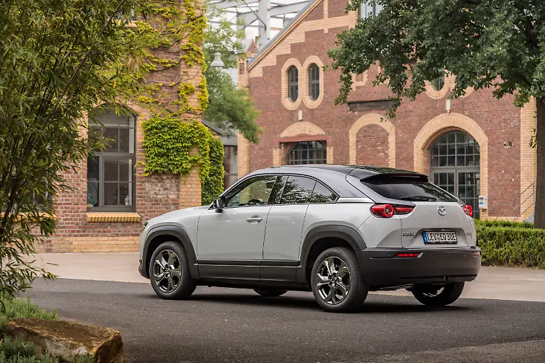 04-Static-Mazda-MX-30-Ceramic-White-Industrial-Vintage