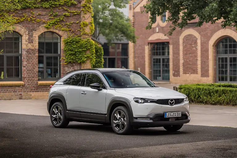 02-Static-Mazda-MX-30-Ceramic-White-Industrial-Vintage