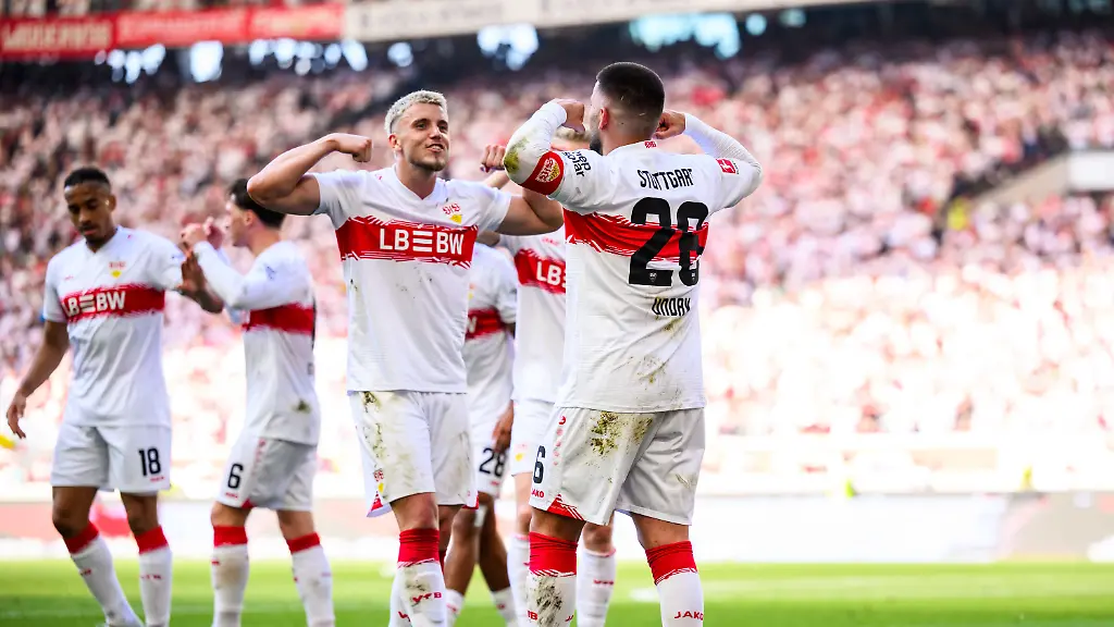09-05-2026-Baden-Wuerttemberg-Stuttgart-Fussball-Maenner-Bundesliga-VfB-Stuttgart-Bayer-04-Leverkusen-33-Spieltag-MHPArena-Deniz-Undav-r-VfB-Stuttgart-jubelt-nach-seinem-Tor-zum-3-1-mit-der-Mannschaft-Foto-Tom-Weller-dpa-WICHTIGER-HINWEIS-Gemaess-den-Vorgaben-der-DFL-Deutsche-Fussball-Liga-bzw-des-DFB-Deutscher-Fussball-Bund-ist-es-untersagt-in-dem-Stadion-und-oder-vom-Spiel-angefertigte-Fotoaufnahmen-in-Form-von-Sequenzbildern-und-oder-videoaehnlichen-Fotostrecken-zu-verwerten-bzw-verwerten-zu-lassen