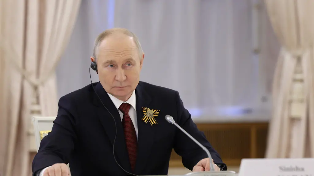 May-9-2026-Moscow-Moscow-Oblast-Russia-Russian-President-Vladimir-Putin-listens-to-Republika-Srpska-Sinisa-Karan-during-a-bilateral-meeting-following-the-Victory-Day-parade-at-the-Grand-Kremlin-Palace-May-9-2026-in-Moscow-Russia-The-annual-event-marked-the-81st-anniversary-of-the-victory-over-Nazi-Germany-in-World-War-Two