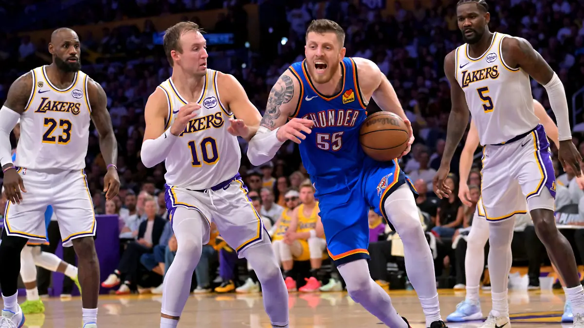 May-9-2026-Los-Angeles-California-USA-Oklahoma-City-Thunder-center-Isaiah-Hartenstein-55-beats-Los-Angeles-Lakers-guard-Luke-Kennard-10-to-a-loose-ball-in-the-second-half-of-game-three-of-the-second-round-of-the-2026-NBA-Playoffs-at-Crypto-com-Arena