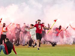 Eklat im Prager Derby: Slavia-Fans drehen durch und verhindern eigene Titelparty
