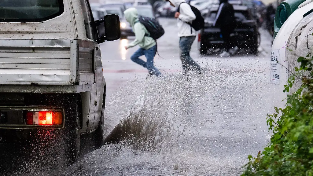 In-den-kommenden-Tagen-sollten-die-Menschen-in-Niedersachsen-vielerorts-Regenschirm-und-Regenjacke-nicht-vergessen