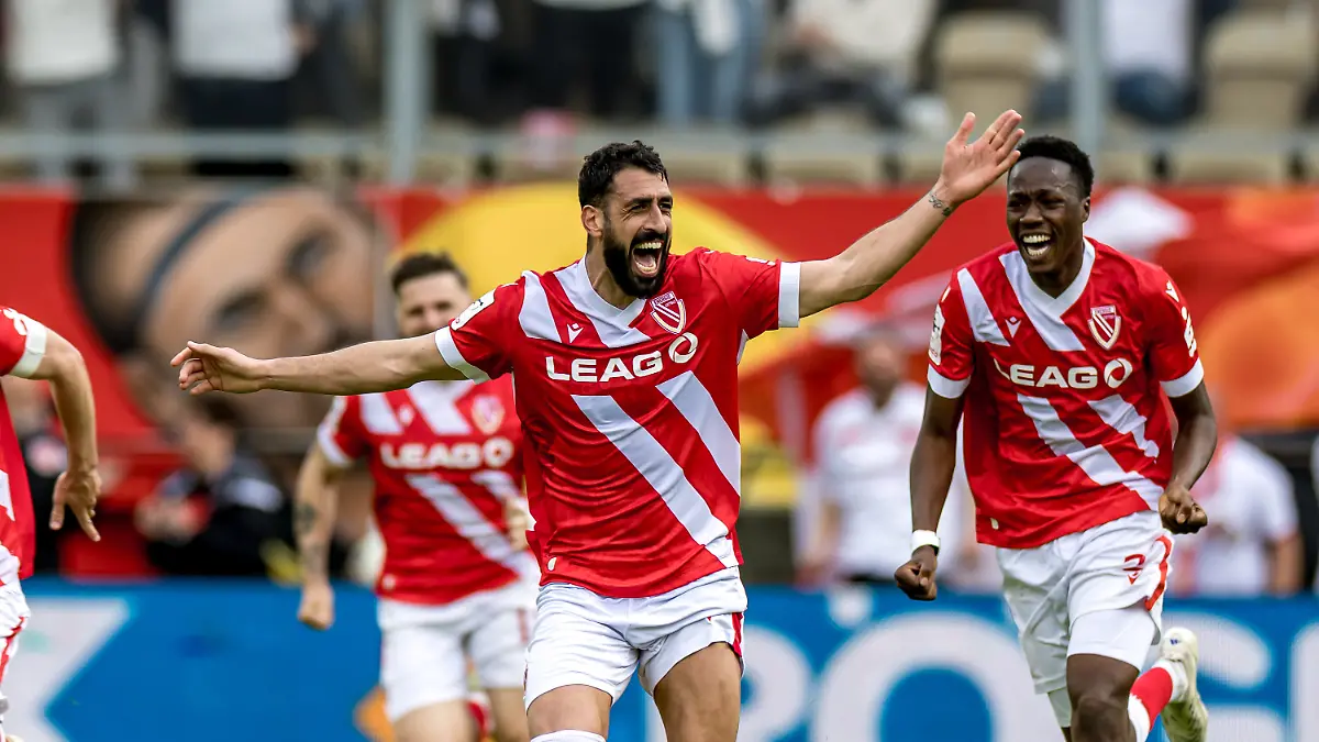 09-05-2026-Brandenburg-Cottbus-Fussball-Maenner-3-Liga-Energie-Cottbus-SV-Wehen-Wiesbaden-37-Spieltag-LEAG-Energie-Stadion-Tolga-Cigerci-M-Energie-Cottbus-jubelt-nach-seinem-Treffer-zum-2-1