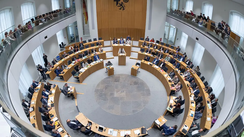 Die-SPD-gibt-ihre-Ministerliste-fuer-die-kuenftige-Landesregierung-bekannt