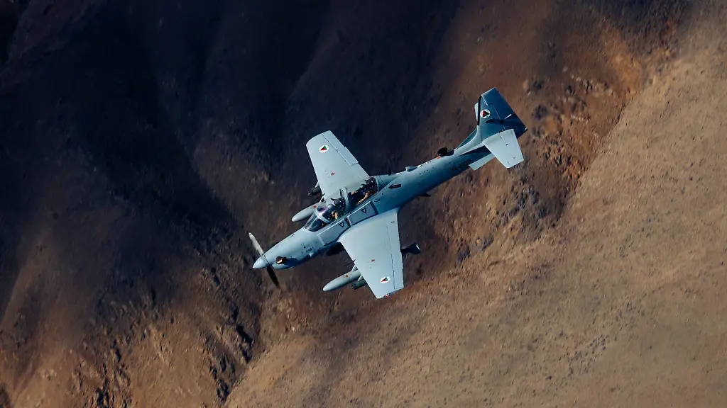 March-22-2017-Afghanistan-An-Afghan-A-29-Super-Tucano-light-attack-aircraft-flies-over-the-desert-during-a-training-mission-March-22-2017-in-Afghanistan-photo-by-US-Air-Force-via-Planetpix-Afghanistan-PUBLICATIONxINxGERxSUIxAUTxONLY-ZUMAp138-20170322-zaa-p138-072-Copyright-xJordanxCastelanx-March-22-2017-Afghanistan-to-Afghan-a-29-Super-Tucano-Light-Attack-Aircraft-FLIES-Over-The-Desert-during-a-Training-Mission-March-22-2017-in-Afghanistan-Photo-by-U-S